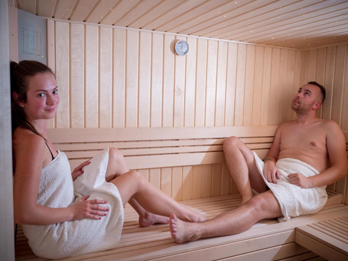 Amade Pension & Restaurant Siculeni Zewnętrze zdjęcie