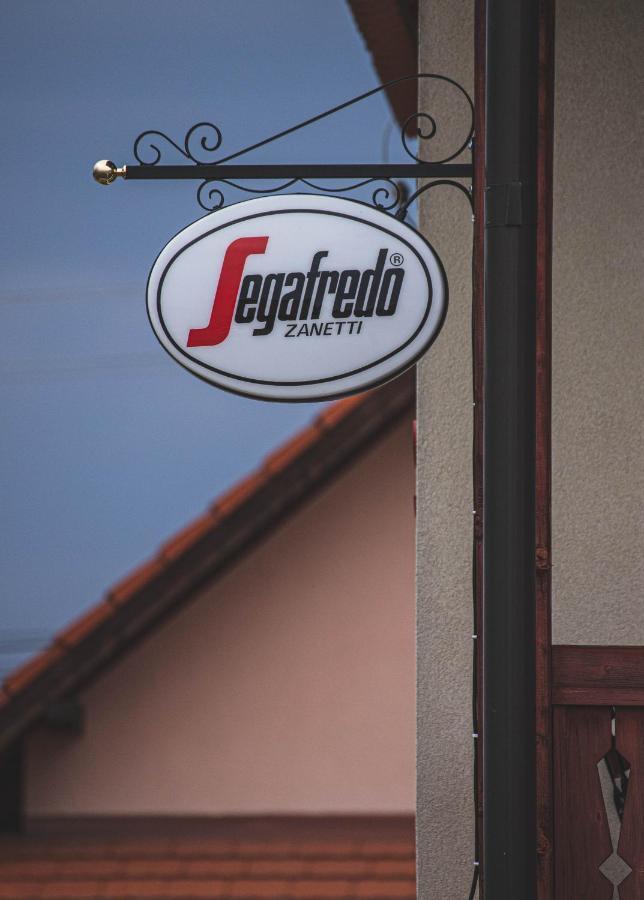 Amade Pension & Restaurant Siculeni Zewnętrze zdjęcie